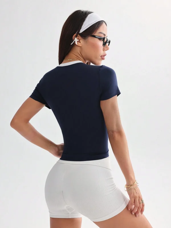 Top corto deportivo con espalda calada para ejercicios - Imagen 3