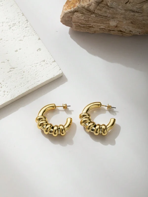 pares de pendientes femeninos de diseño combinado de color amarillo - Imagen 3