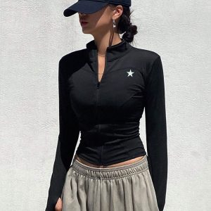 Chaqueta ligera de manga larga con cremallera, cuello alto y estampado de estrellas