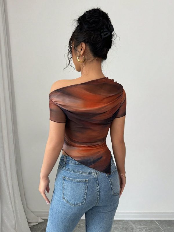 Elenzga Camiseta de mujer de manga corta con hombros oblicuos y estampado de teñido - Imagen 2