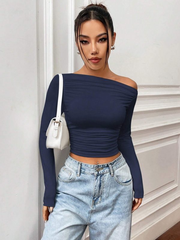 Flirla Camiseta Recortada De Color Sólido Con Diseño De Cuello Asimétrico Y Pliegues Ajustados