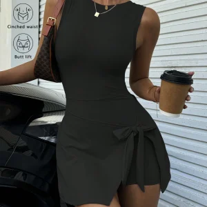 El vestido de golf/tenis casual elegante de 2 en 1 con protección contra la exposición